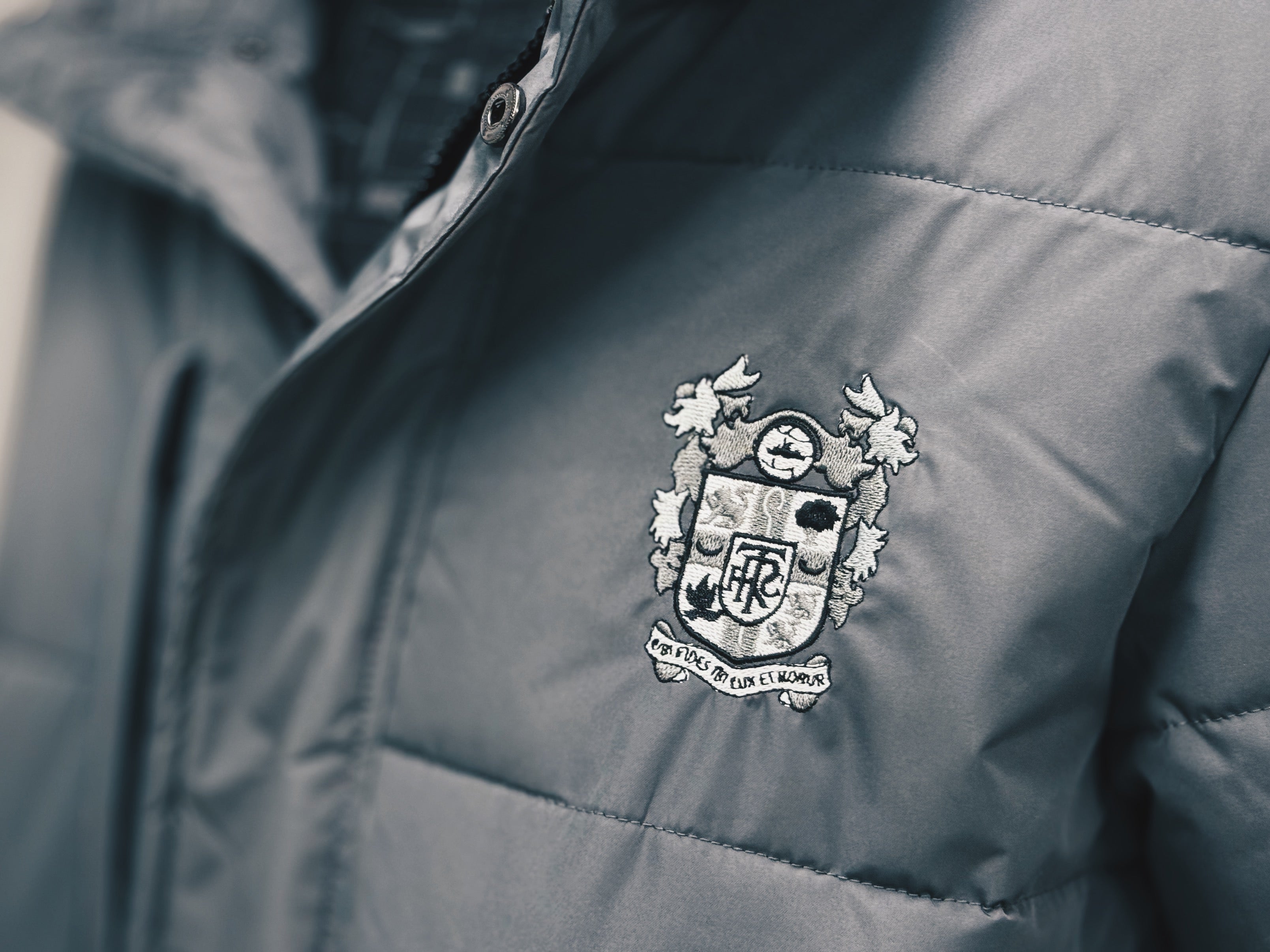 Pioneer Grey Winter Puffer Coat – Warmth & Style with Tonal Crest