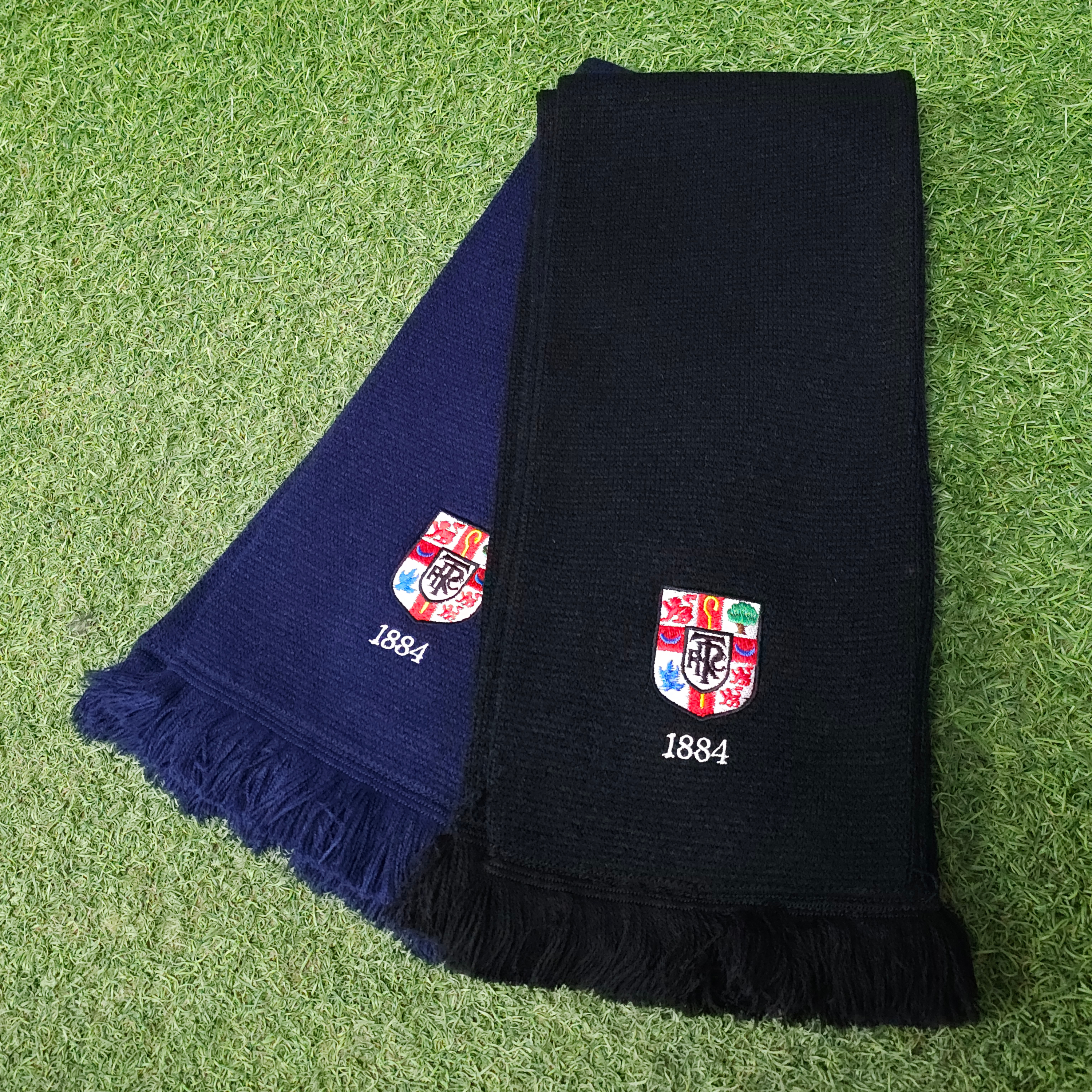 1884 Shield Scarf | Black