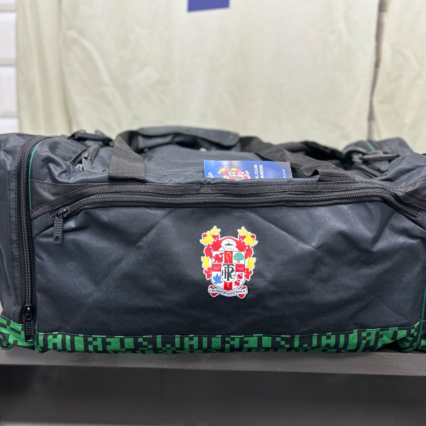 Crest Holdall | Black