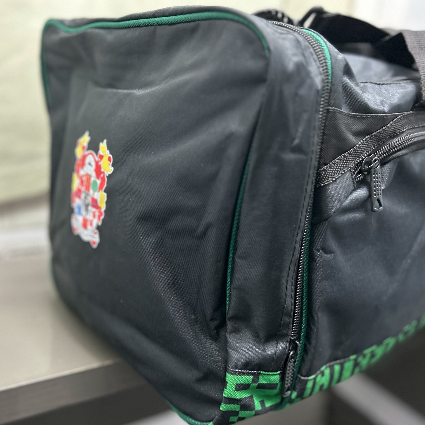 Crest Holdall | Black