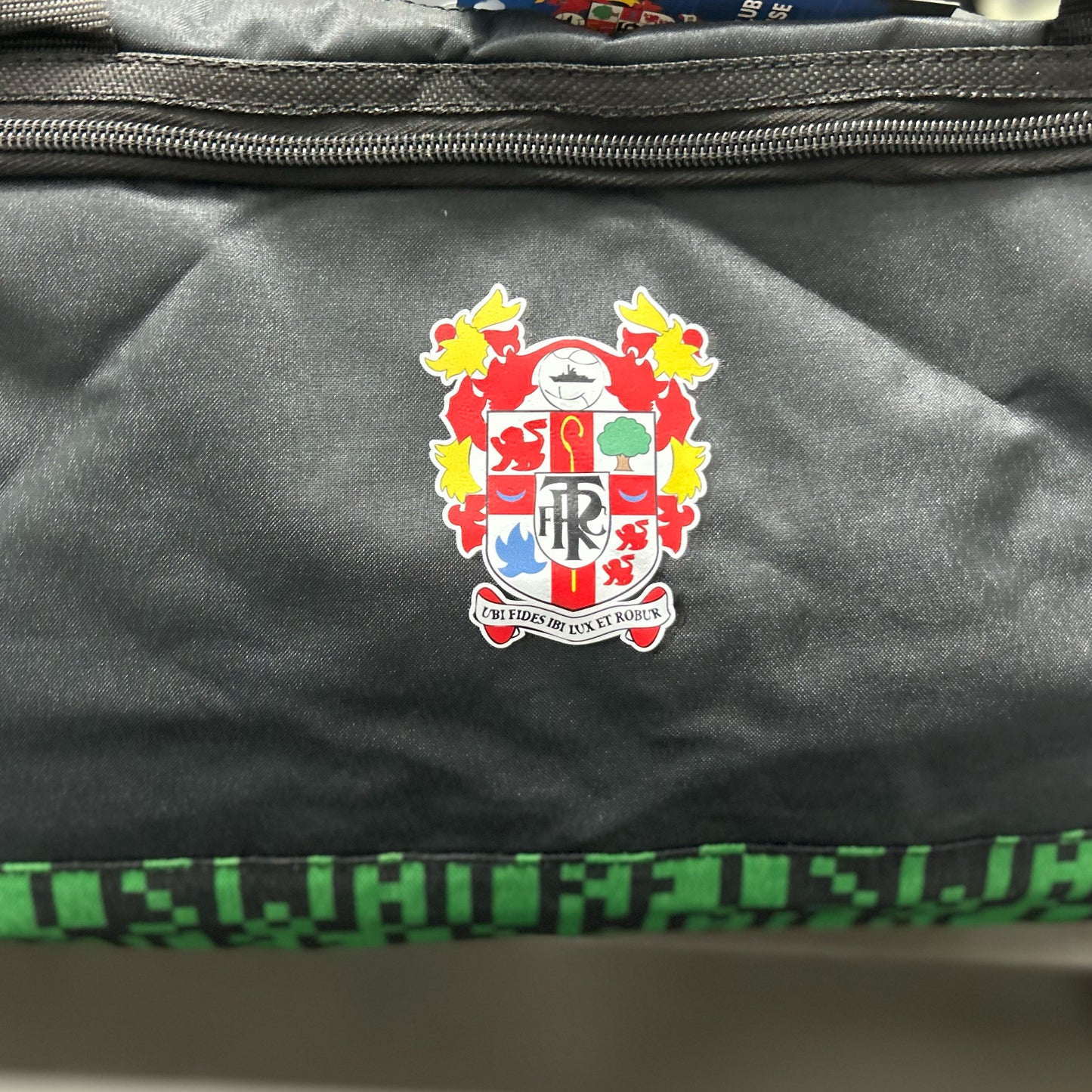 Crest Holdall | Black