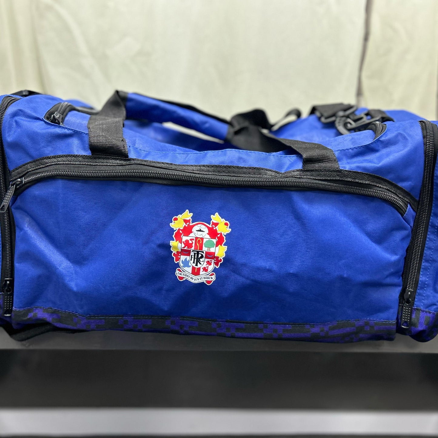 Crest Holdall | Blue