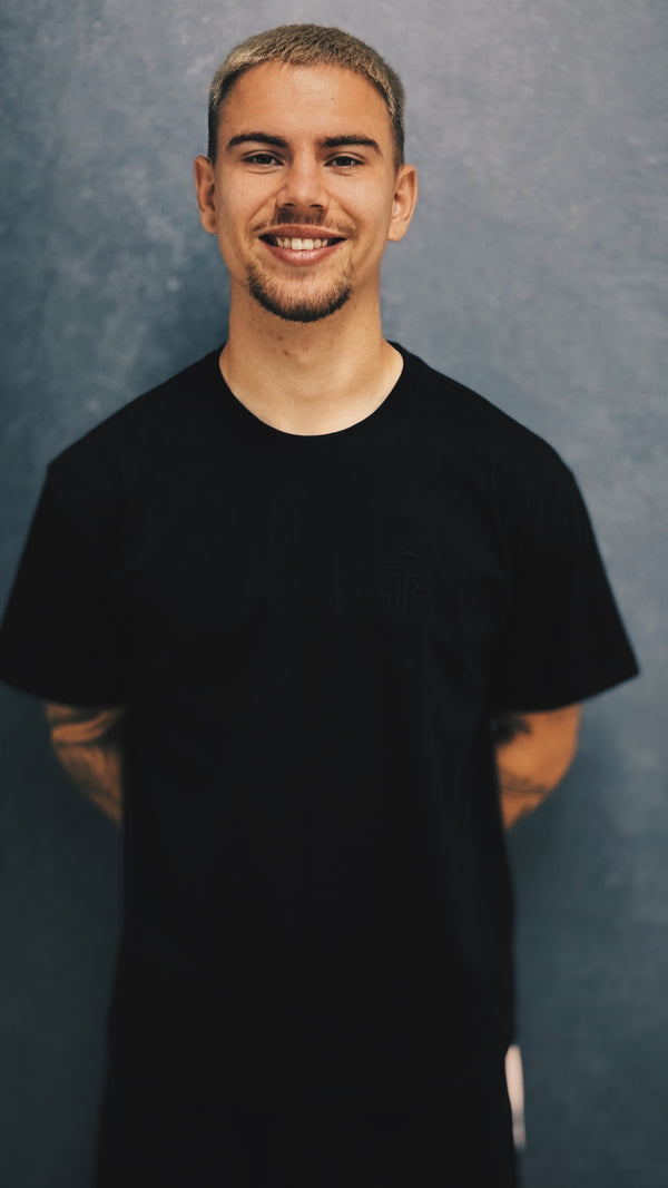 "Elevate – Organic Cotton T-Shirt Black | Sustainable & Stylish Comfort 🌱